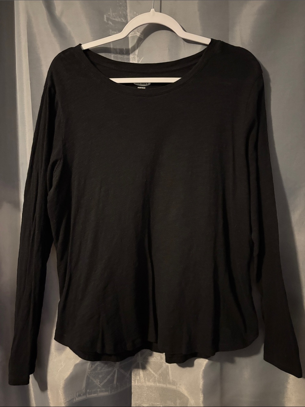 Women’s Black Long-Sleeve Crewneck Top